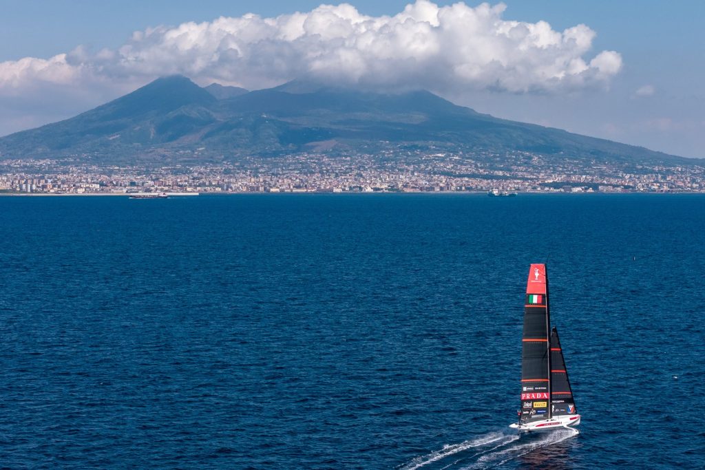 America's Cup Nápoles 2026: guía completa de la Preliminary Regatta Luna Rossa AC40 durante la preparación para la Preliminary Regatta de Nápoles 2026